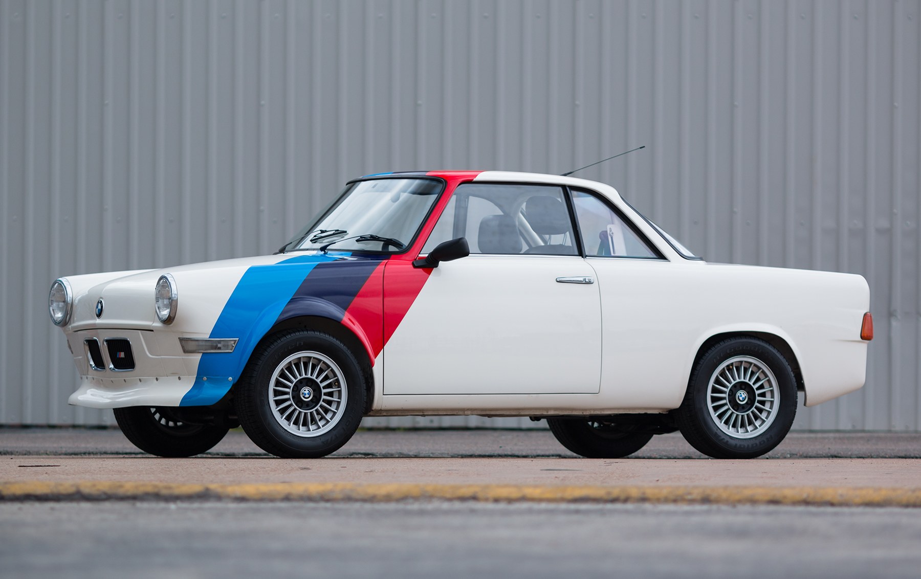 BMW 700: A Classy and Powerful Ride